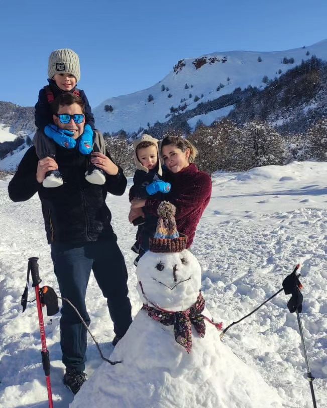 Alex, Tomás, Camila y Erwin en la nieve